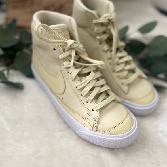 Nike Cream High-Top Sneakers Classic Canvas Design - Picture 5 of 11